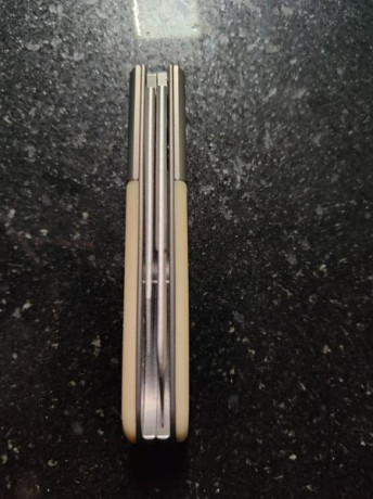 VENDIDA.-
Se vende navaja lionsteel beerlow micarta blanco hueso acero m390.
Estado nueva con caja.
115€ 01