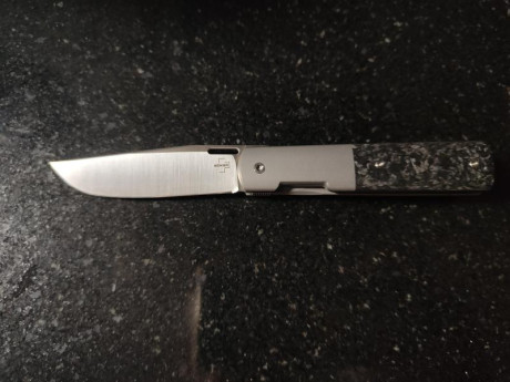 Vendida.-

Se vende navaja boker plus urban barlow, titanio y fibra de carbono, hoja en m390. Fabricada 00