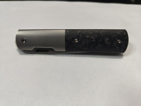 Vendida.-

Se vende navaja boker plus urban barlow, titanio y fibra de carbono, hoja en m390. Fabricada 11