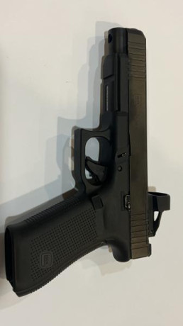 Vendo Glock 34 5ª Generación.  Comprada en Junio en Armería Álvarez de Madrid. Soy el segundo propietario. 00