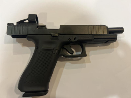 Vendo Glock 34 5ª Generación.  Comprada en Junio en Armería Álvarez de Madrid. Soy el segundo propietario. 12