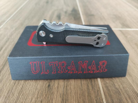 Navaja chaves tak ultramar micarta negra, hoja en m390.
Incluye clip normal.
Forros y clip  en titanio, 01