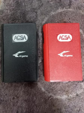 Hola compañeros, ayer cayeron en mis manos dos pequeñas linternas, supongo que años 80, en forma de libro. 02