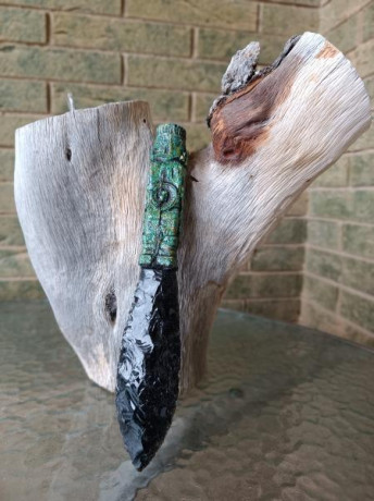 Cuchillos PARFORCE en acero 440C.
Encabado en madera noble y asta de ciervo.
Cuchillo de caza destinado 50