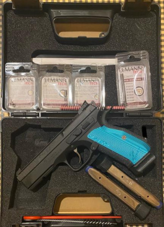 Vendo CZ Shadow 2 OR en perfecto estado, muy poco uso con tres cargadores y su caja original.
El arma 01