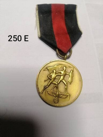 Vendo la siguientes medallas e insignias alemanas segunda guerra mundial, preferiblemente entrega en mano 02