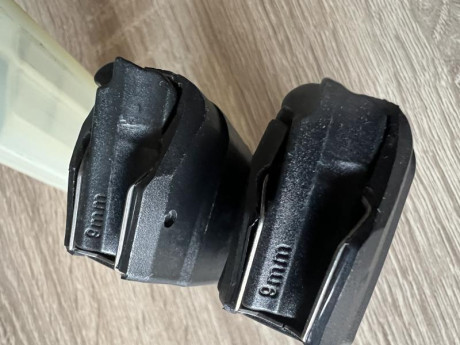 Hola
Tengo guardados varios cargadores y los pongo en venta:

SOLO me queda en venta 1 cargador de Glock 00