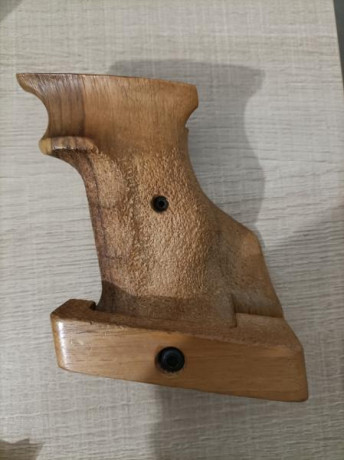 En venta empuñadura Morini para Hammerli 208 Internacional, mano IZQUIERDA, talla M en muy buen estado. 01