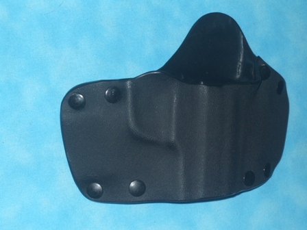 LLevo tiempo utilizando fuera del servicio una funda de cuero sin broche y lo cierto es que es super oculta, 40