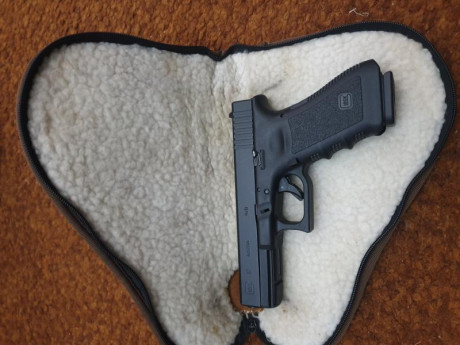 pues eso,vendo mi Glock 17 de 9mm parab.y de 3 Generación..por no usarla...lleva dos cargadores...y maletín 10