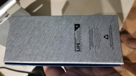 A la venta esta benchmade con cachas en fibra de carbono Customizada por mi. Solo las cachas cuestan 100 81
