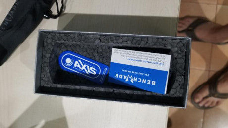 A la venta esta benchmade con cachas en fibra de carbono Customizada por mi. Solo las cachas cuestan 100 80