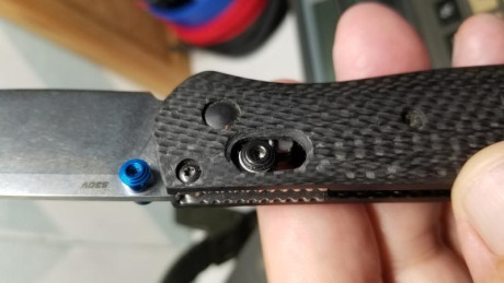 A la venta esta benchmade con cachas en fibra de carbono Customizada por mi. Solo las cachas cuestan 100 100