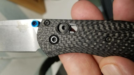 A la venta esta benchmade con cachas en fibra de carbono Customizada por mi. Solo las cachas cuestan 100 111