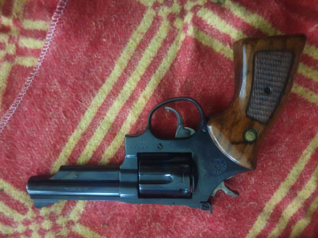Buenas compañeros,

Pues eso, andaba en busca de un revolver .38 spl para precisión, en 6" a poder 10