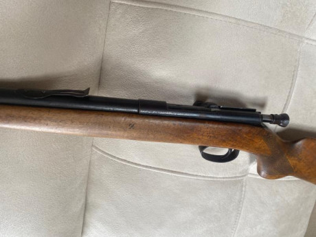 Carabina .22LR Onena monotiro.

Funciona perfectamente. 

Tiene sus años y se nota, aunque agrupa bastante 20