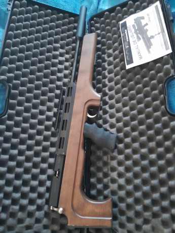 - Vendo Cometa Orion Bullpup, calibre 6,35. En impecable estado, funciona perfectamente, muy pocos tiros, 11