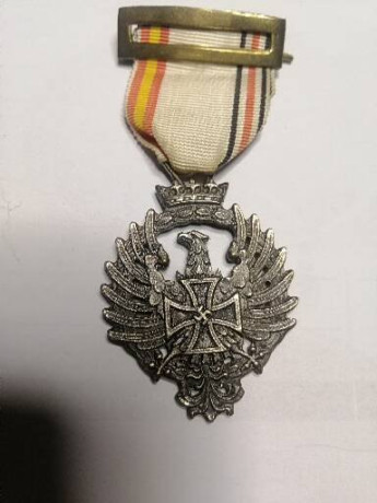 Cambiaria medallas e insignias alemanas originales segunda guerra mundial, preferiblemente entrega en 12