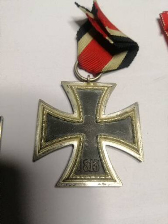 Cambiaria medallas e insignias alemanas originales segunda guerra mundial, preferiblemente entrega en 10