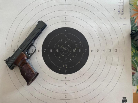 Hola a todos.

Pongo a la venta mi pistola Smith & Wesson model 41. 

Funciona perfectamente con casi 140