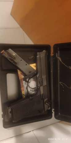 Un buen amigo me pide que ponga a la venta su pistolla llama de 9mm, funda y porta cargadores contactar.
 01