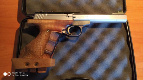 Pistola Browning Bucmark Stainless 22LR con cachas anatómicas y miras de fibra óptica.
Cañon de 5,5'' 02