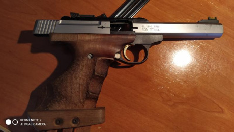 Pistola Browning Bucmark Stainless 22LR con cachas anatómicas y miras de fibra óptica.
Cañon de 5,5'' 00