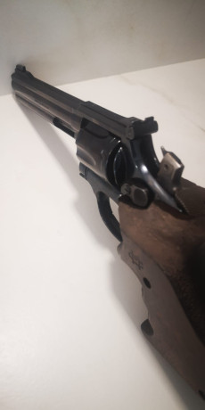Buenas tardes; pongo a la venta mi revolver Smith & Wesson en calibre 32, de 6 pulgadas. Se trata 00