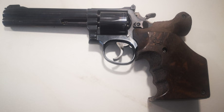 Buenas tardes; pongo a la venta mi revolver Smith & Wesson en calibre 32, de 6 pulgadas. Se trata 12