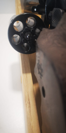 Buenas tardes; pongo a la venta mi revolver Smith & Wesson en calibre 32, de 6 pulgadas. Se trata 10