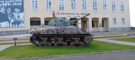 Este año hemos tenido la fortuna de hacer un recorrido por Normandía coincidiendo con el 80 aniversario 02