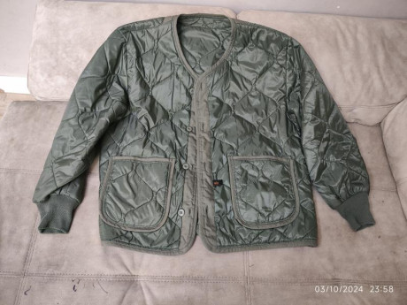 Muy poco uso, como nueva. Color verde OD. Cremalleras y botones en perfecto estado. También compré el 12