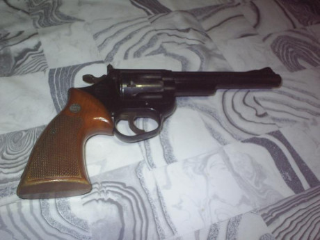 Cambio revolver astra 357 con cañon de seis pulgadas, calibre 357 magnum, practicamente sin uso, ha sido 40