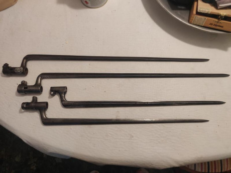 Buenos días

Se ponen a la venta 4 bayonetas suecas
Dos bayonetas largas para fusil de avancarga sueco 01