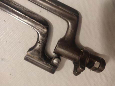 Buenos días

Se ponen a la venta 4 bayonetas suecas
Dos bayonetas largas para fusil de avancarga sueco 00