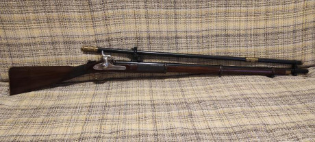 SE VENDE: Rifle Enfield Parker Hale Whitworth .451 estriado HEXAGONAL.
El rifle esta en exelentes condiciones 02