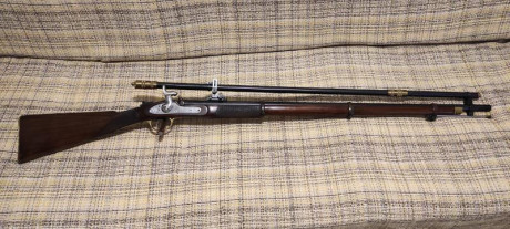 SE VENDE: Rifle Enfield Parker Hale Whitworth .451 estriado HEXAGONAL.
El rifle esta en exelentes condiciones 00