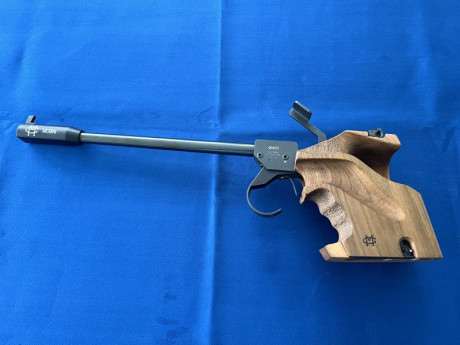 Hola buenas noches , pongo en venta mi pistola Morini CM 84 E cacha talla M con pilas y adaptador para 01