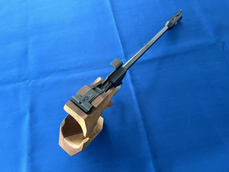 Hola buenas noches , pongo en venta mi pistola Morini CM 84 E cacha talla M con pilas y adaptador para 11