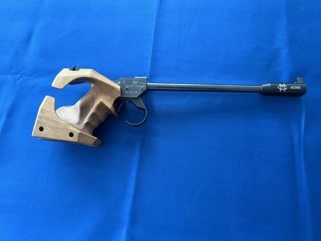 Hola buenas noches , pongo en venta mi pistola Morini CM 84 E cacha talla M con pilas y adaptador para 20