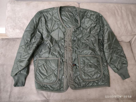 Muy poco uso, como nueva. Color verde OD. Cremalleras y botones en perfecto estado. También compré el 00
