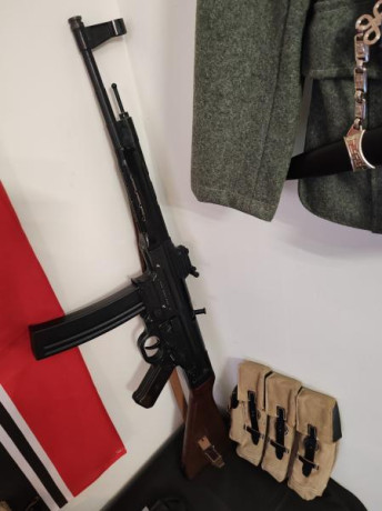 Buenas.

Se vende Carabina Detonadora GSG STG 44 9 mm, pocos tiros.

EN LIBRO DE COLECCIONISTA, imprescindible 00
