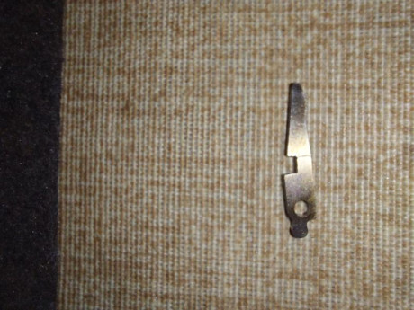 Estoy buscando esta pieza del cierre de la pistola libre Match Guns MG5 o el cierre completo. 
Si alguno 01