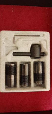 Vendo escopeta superpuesta de tiro con cañones de 76 cms, 5 choques intercambiables y llave, gatillo regulable 01