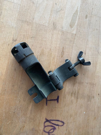 Hola a todos.

Estoy pensando de limitar un cargador de 5 cartuchos de una carabina M1 30 a la que le 81