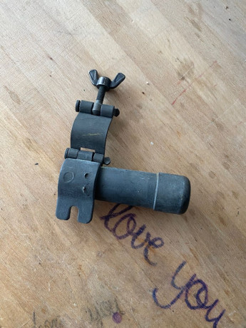 Hola a todos.

Estoy pensando de limitar un cargador de 5 cartuchos de una carabina M1 30 a la que le 80