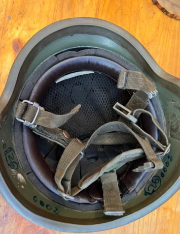 Se vende casco Marte español de Kevlar en excelente estado. Funcional incluso a día de hoy en las FFAA

Interior 00