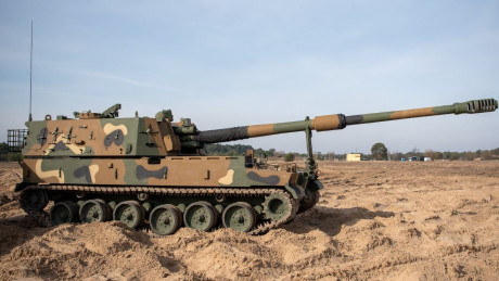 Este país, por el motivo que sea... esta armado con mas de 300 piezas de artillería autopropulsada?
Estas 00