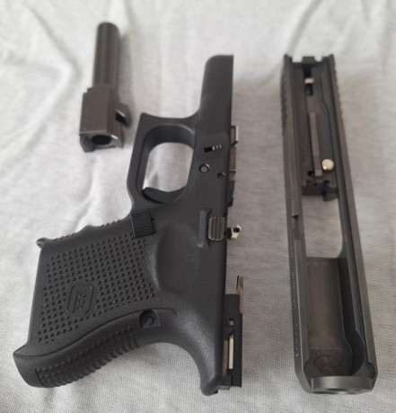Buenas compañeros.
Vendo mi Glock 26 generación 4, prácticamente nueva. Ha disparado 6 cargadores y siempre 21
