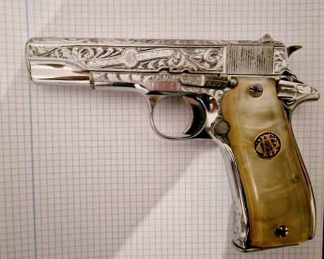 Vendo pistola de colección burilada con incrustaciones de plata, fue un arma fabricada por encargo a Bonifacio 01